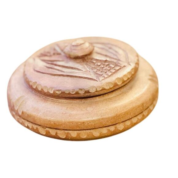 Vintage Hand-Carved Wooden Trinket Box with Lid – Decorative Keepsake Container - Picture 3 of 4